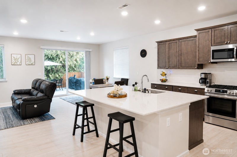 8221 285th Place NW