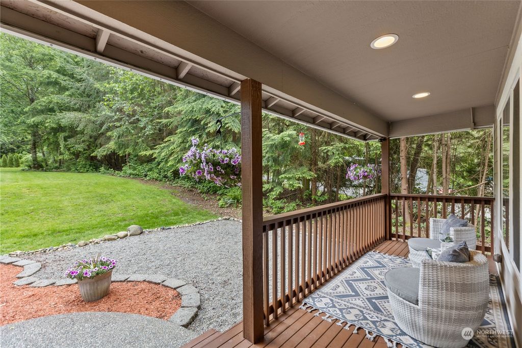 Photo of 306 S Lake Roesiger Road, Snohomish, WA 98290 (MLS # 2075479)