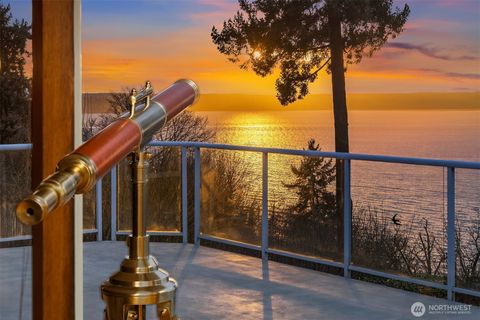 Photo of 727 SW 199th Place, Normandy Park, WA 98166 (MLS # 2484199)