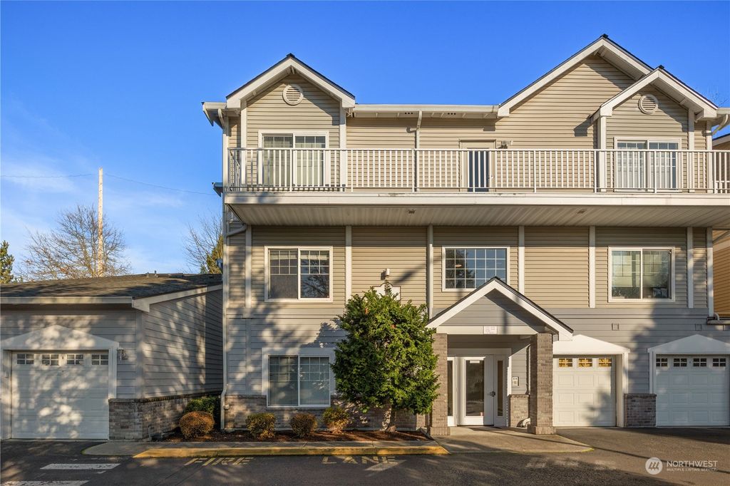 Photo of 14140 SE 171st Way #E201, Renton, WA 98058 (MLS # 2315091)