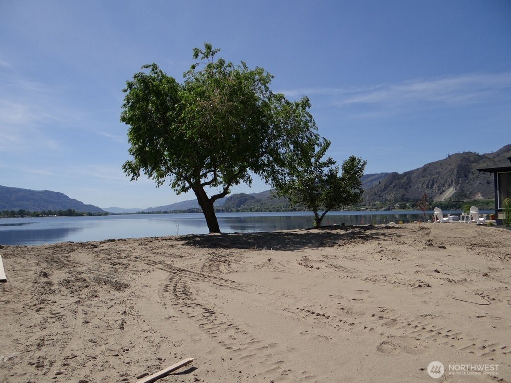 Photo of 227 Veranda Drive West (Lot 227), Oroville, WA 98844 (MLS # 2526927)