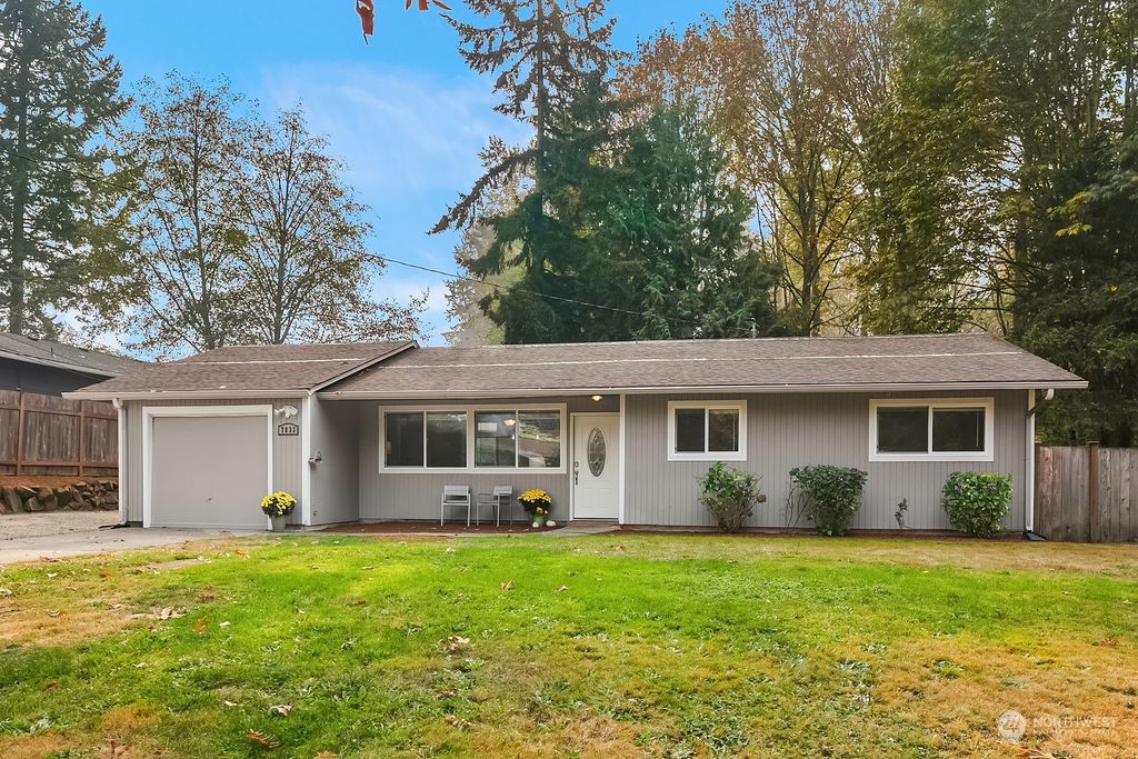Photo of 7833 NE 155th Place, Kenmore, WA 98028 (MLS # 2008574)