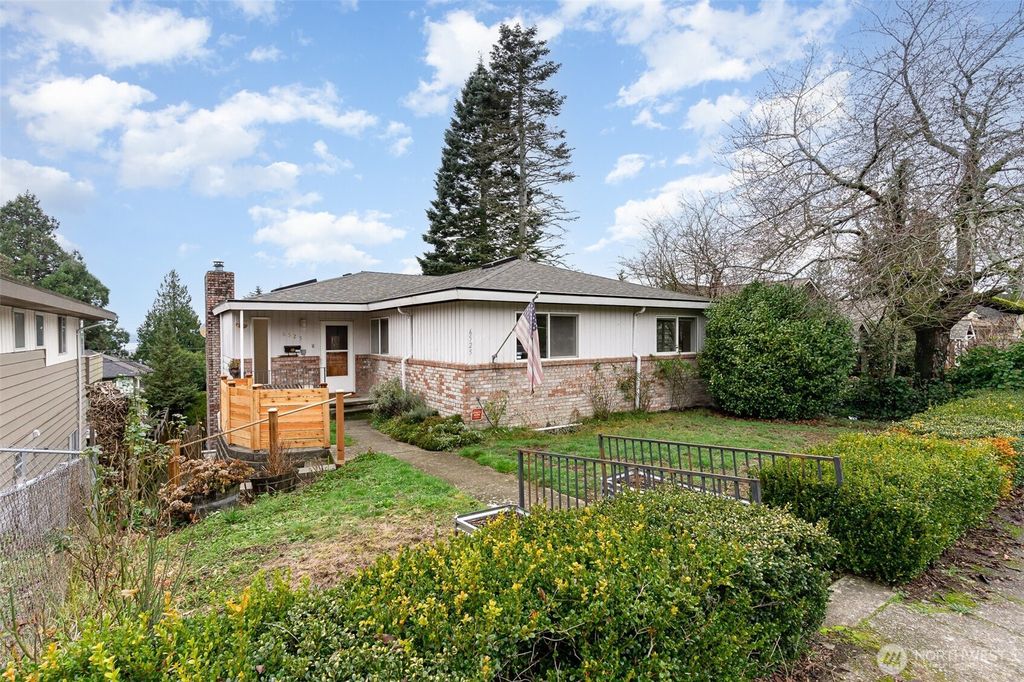 Photo of 6525 39th Avenue SW, Seattle, WA 98136 (MLS # 2459046)