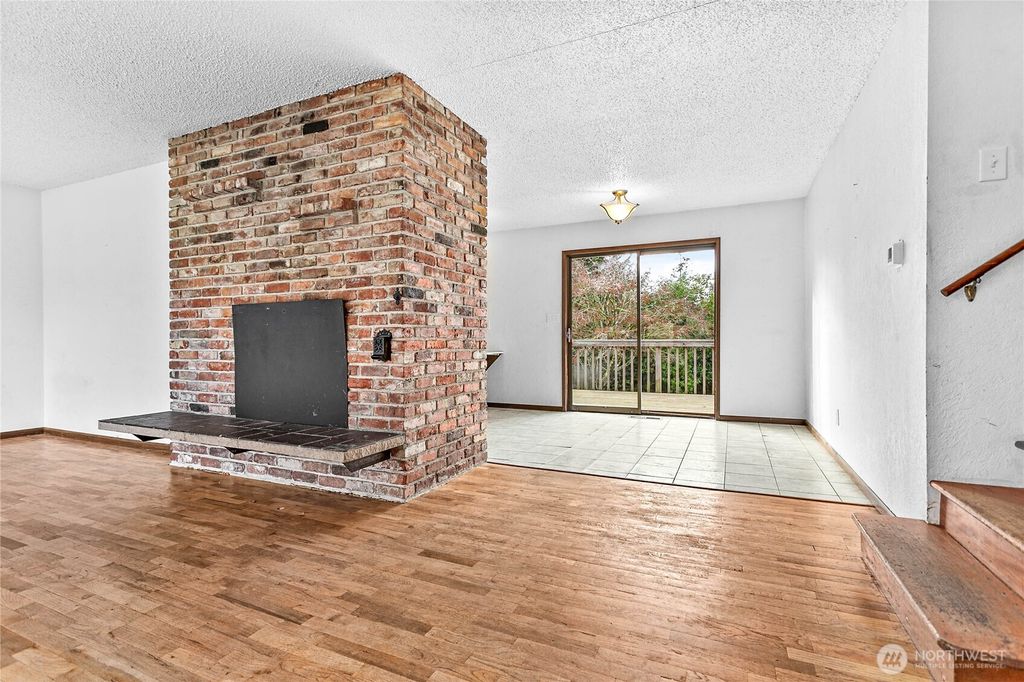 Photo of 2109 Ontario Street, Bellingham, WA 98229 (MLS # 2465059)