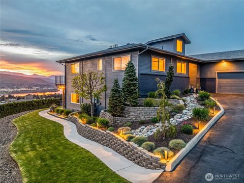 Photo of 521 23rd Street NE, East Wenatchee, WA 98802 (MLS # 2505070)
