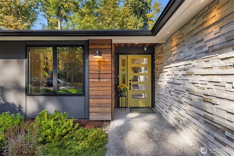 Photo of 6978 NE 139th Street, Kirkland, WA 98034 (MLS # 2592407)