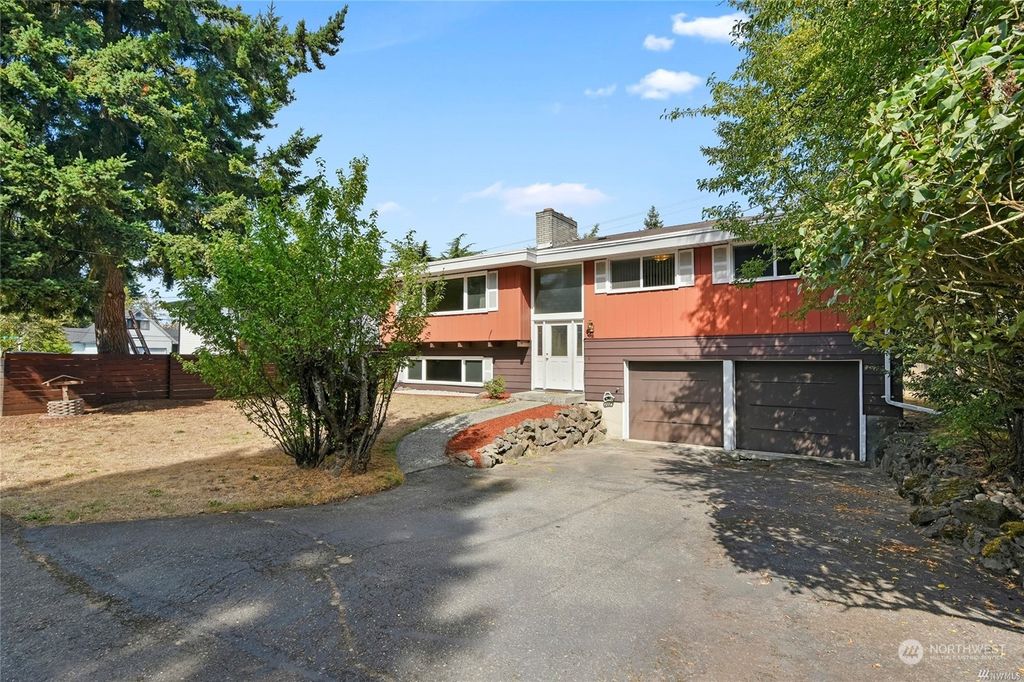 Photo of 648 SW 116th Place, Burien, WA 98146 (MLS # 2185200)