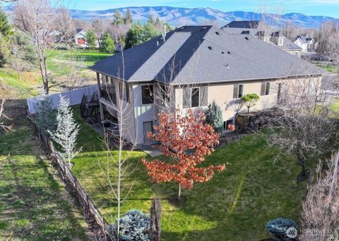 Photo of 2049 Stillwater Drive, Walla Walla, WA 99362 (MLS # 2481403)