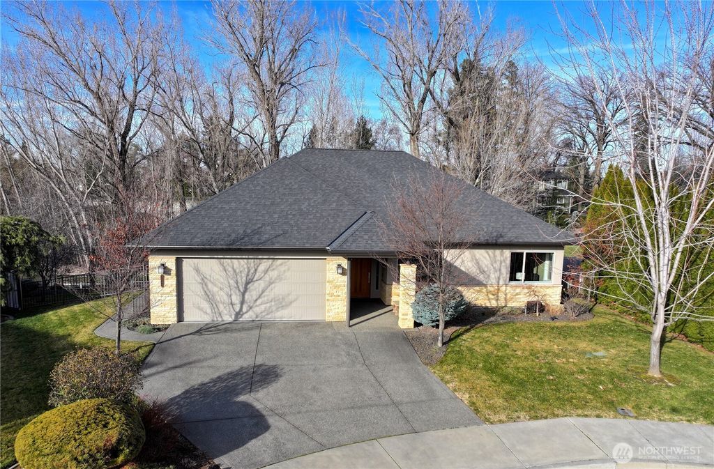 Photo of 2049 Stillwater Drive, Walla Walla, WA 99362 (MLS # 2481403)