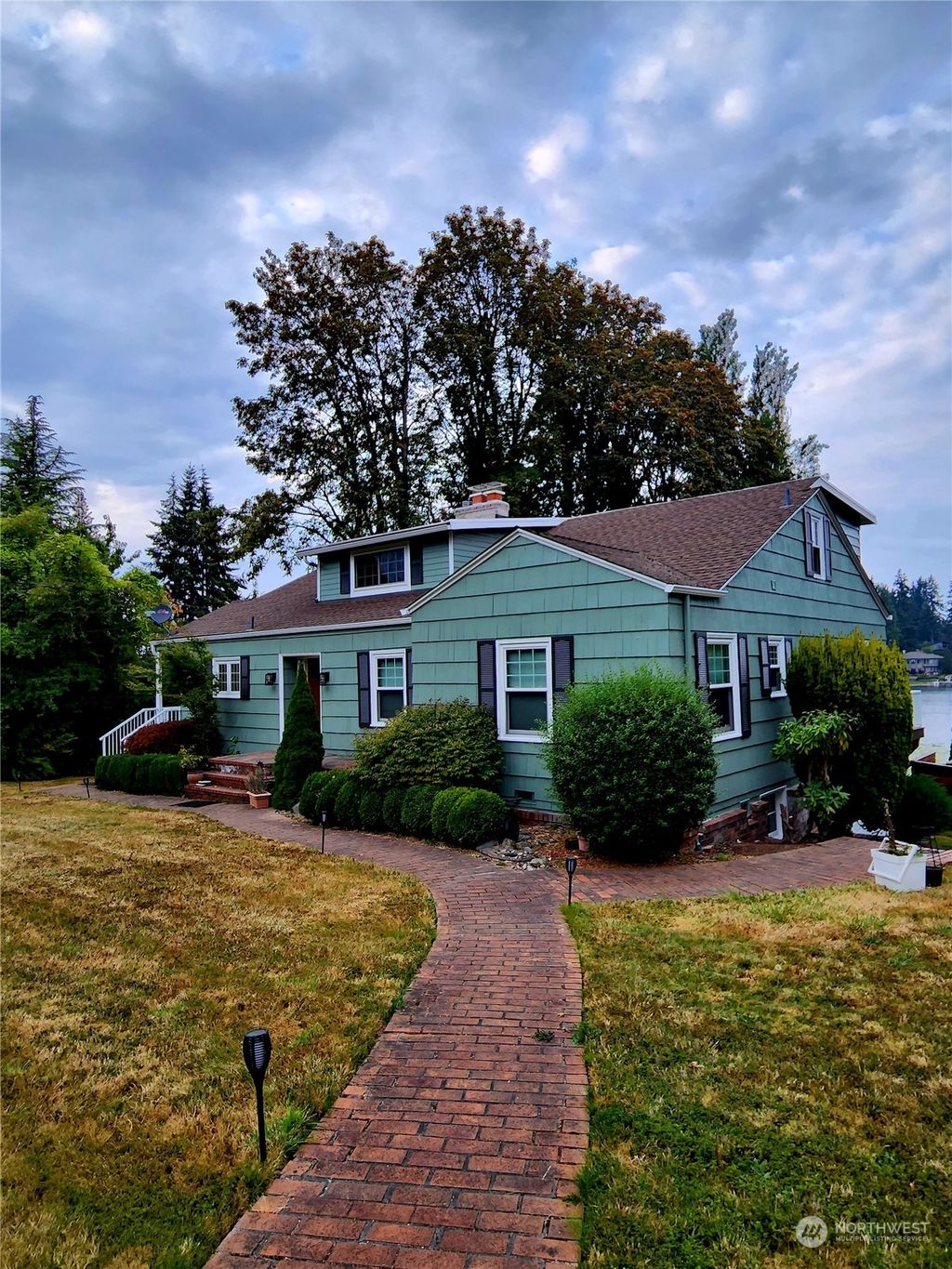 Photo of 3909 Shelby Road, Lynnwood, WA 98087 (MLS # 2035345)