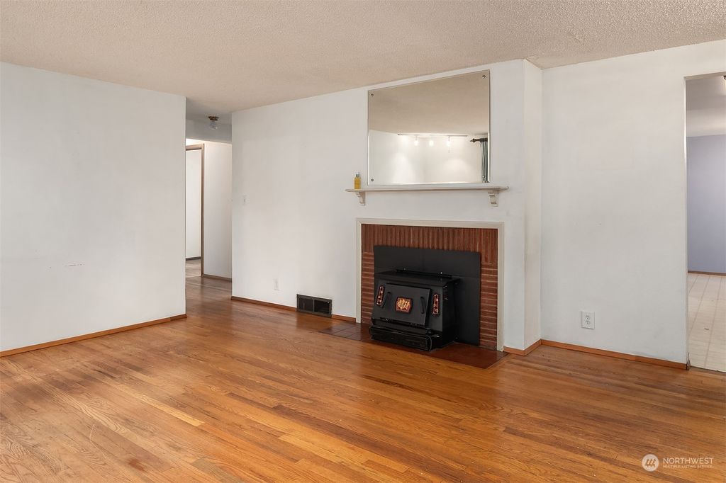 Photo of 14328 Corliss Avenue N, Seattle, WA 98133 (MLS # 2167675)