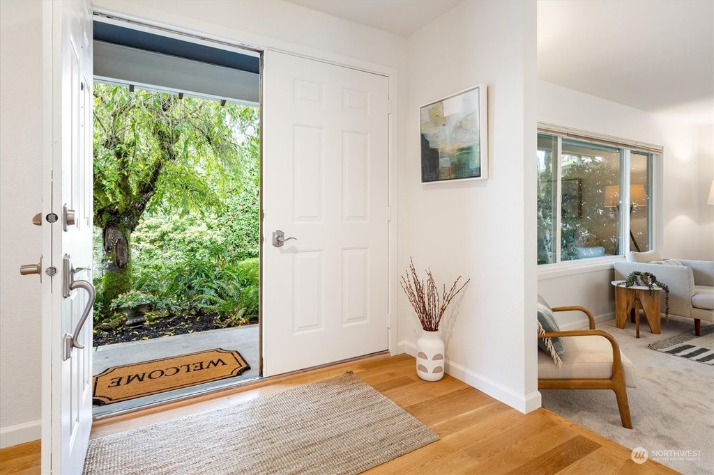 Photo of 14252 93rd Court NE, Kirkland, WA 98034 (MLS # 2308795)