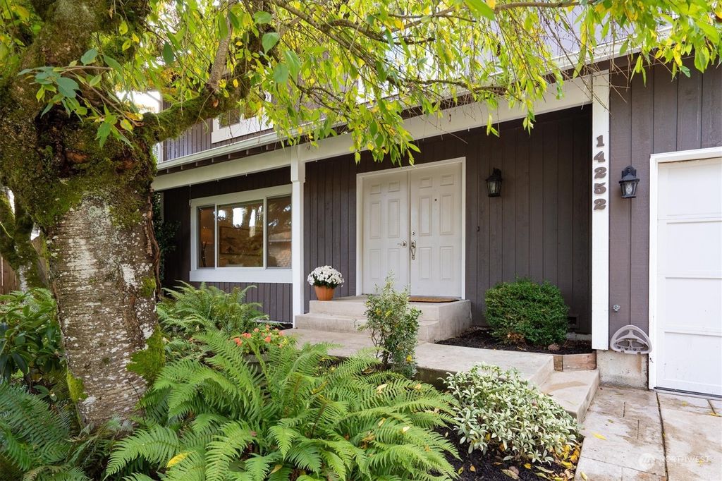 Photo of 14252 93rd Court NE, Kirkland, WA 98034 (MLS # 2308795)