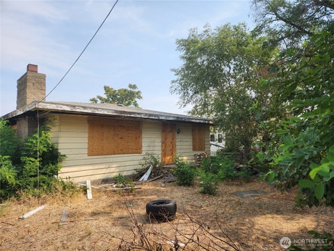 Photo of 305 S Gibby Road, Moses Lake, WA 98837 (MLS # 2541850)