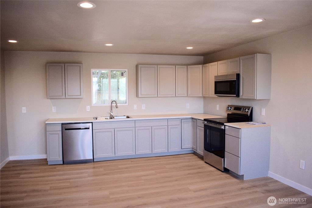 Photo of 9854 Apple Road NE Rd, Moses Lake, WA 98837 (MLS # 2492852)