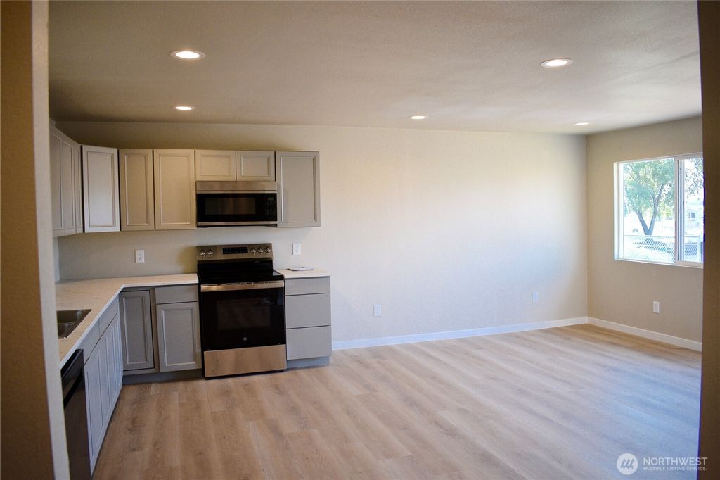 Photo of 9854 Apple Road NE Rd, Moses Lake, WA 98837 (MLS # 2492852)