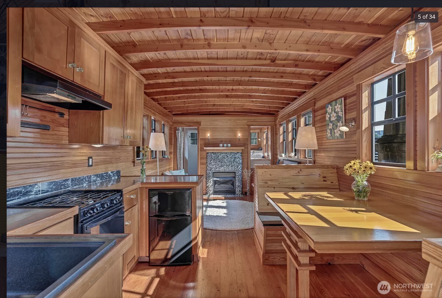 3304 Fuhrman Avenue E 10