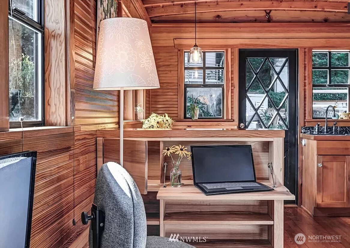 3304 Fuhrman Avenue E 10