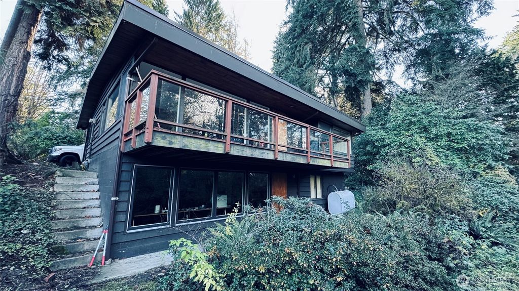 Photo of 4741 119th Ave SE Ave, Bellevue, WA 98006 (MLS # 2351433)