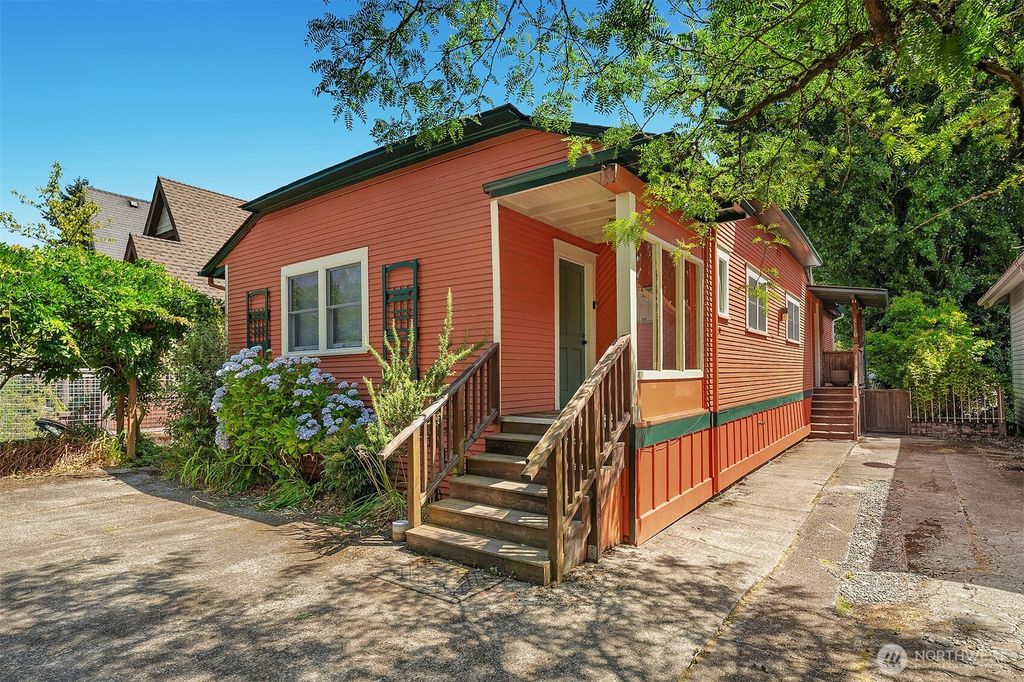 Photo of 516 23rd Avenue E, Seattle, WA 98112 (MLS # 2423956)