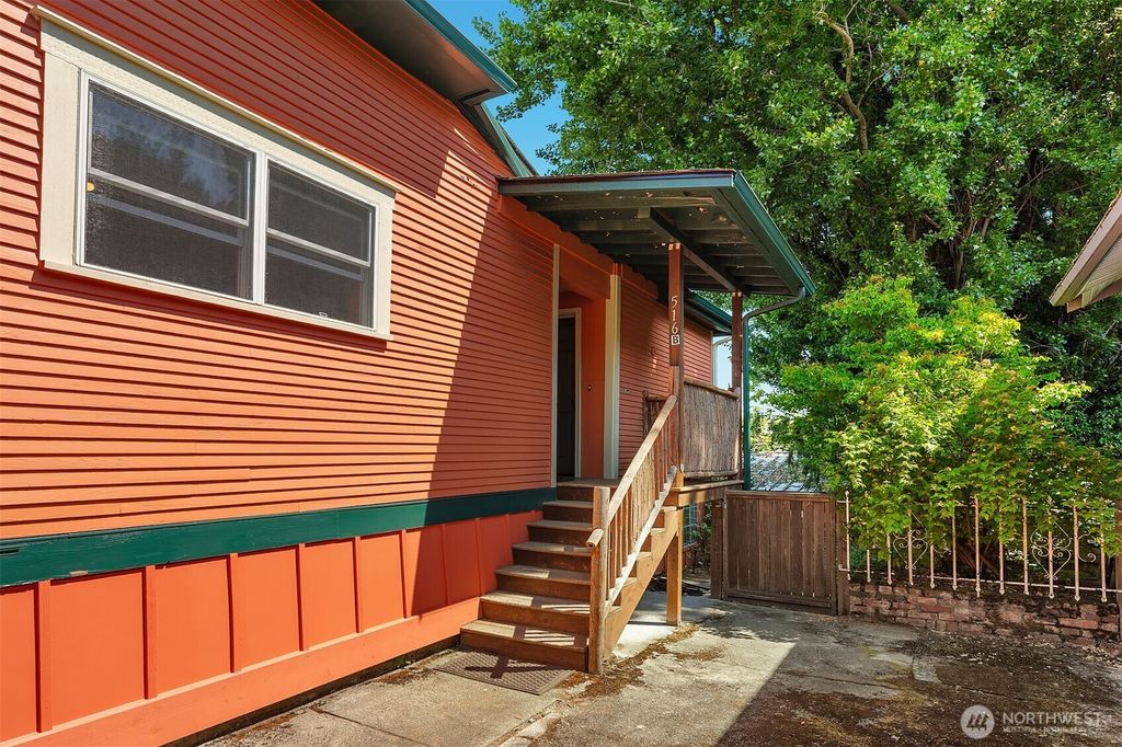 Photo of 516 23rd Avenue E, Seattle, WA 98112 (MLS # 2423956)