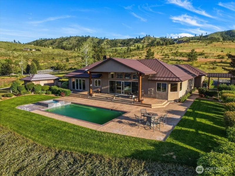825 Hawks Meadow Road