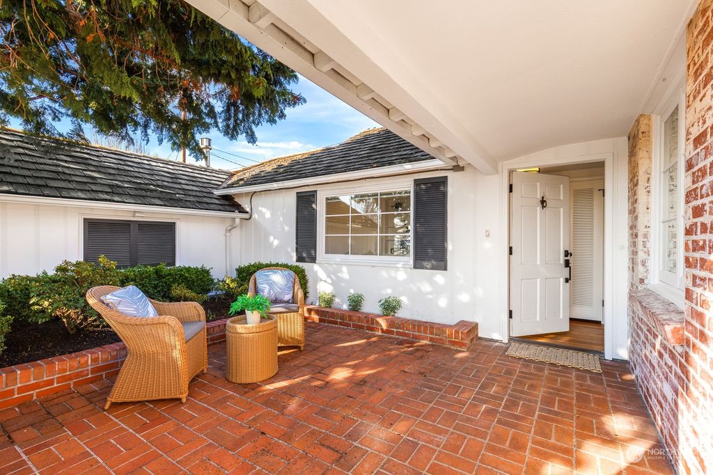 Photo of 3201 29th Avenue W, Seattle, WA 98199 (MLS # 2330637)