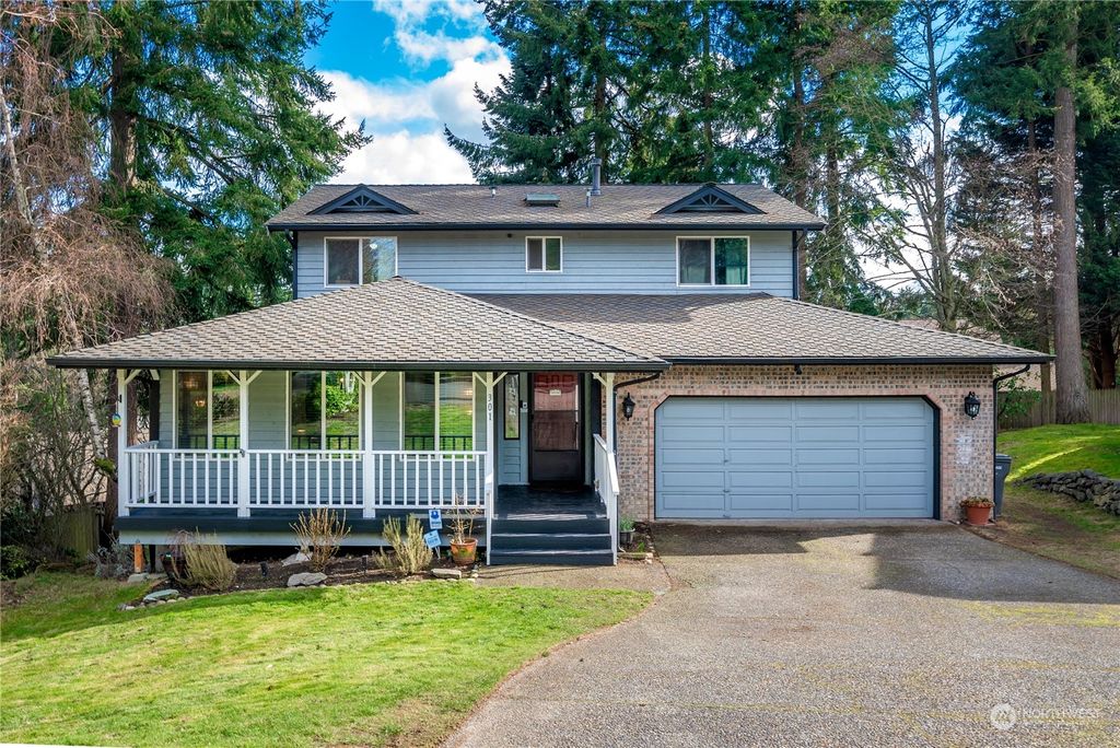 Photo of 301 SW 328th Street, Federal Way, WA 98023 (MLS # 2034414)
