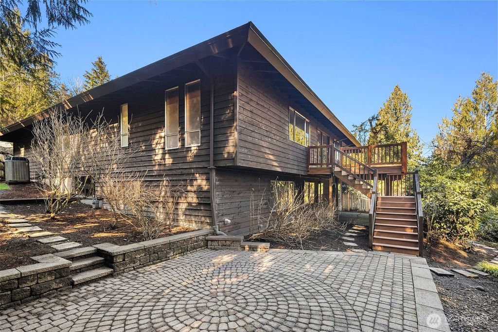 Photo of 2810 177th Avenue NE, Redmond, WA 98052 (MLS # 2334796)