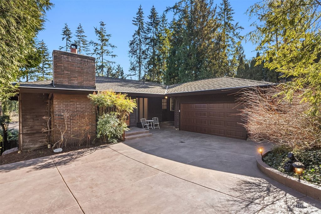 Photo of 2810 177th Avenue NE, Redmond, WA 98052 (MLS # 2334796)