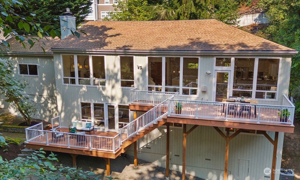 Photo of 9405 SE 47th Street, Mercer Island, WA 98040 (MLS # 2288791)
