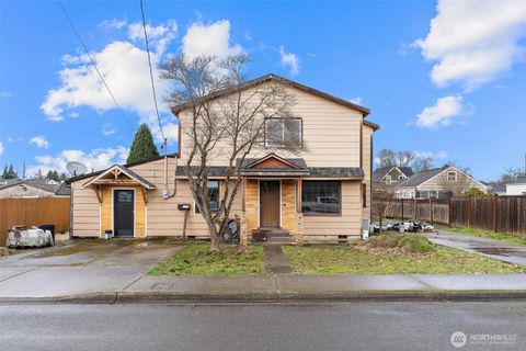 Photo of 1009 5th Avenue SW, Puyallup, WA 98371 (MLS # 2481290)