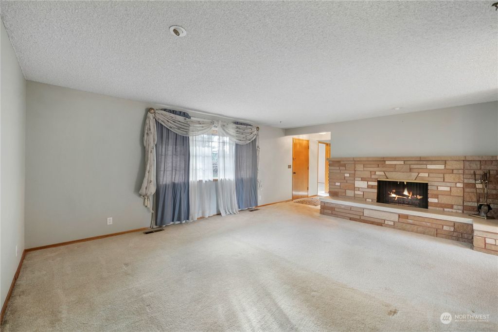 Photo of 2156 SW 326th Street, Federal Way, WA 98023 (MLS # 2189479)