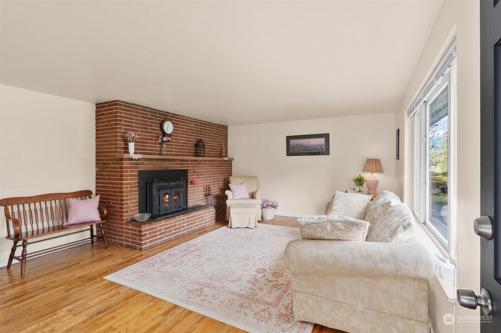 Photo of 17545 SE 134th Street, Renton, WA 98059 (MLS # 2223206)