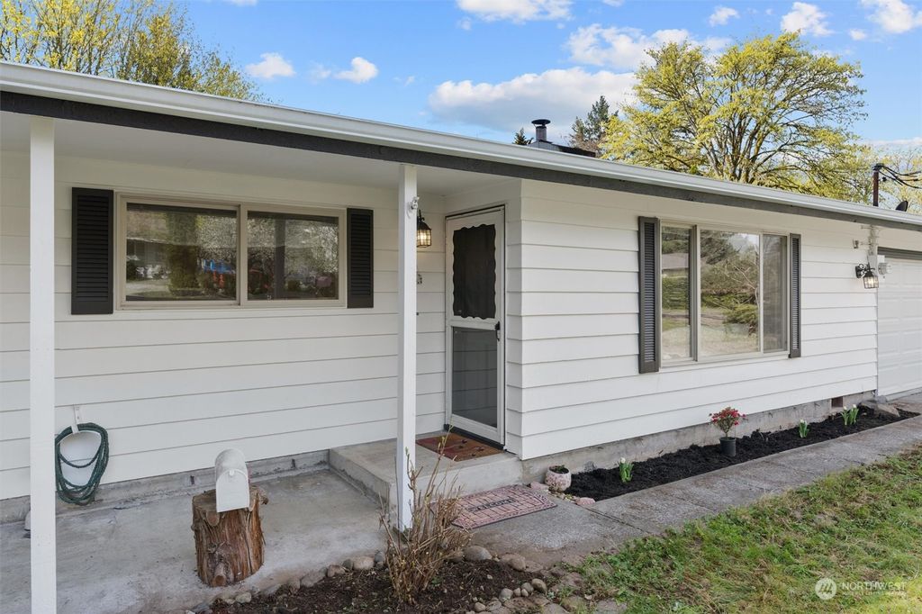 Photo of 17545 SE 134th Street, Renton, WA 98059 (MLS # 2223206)