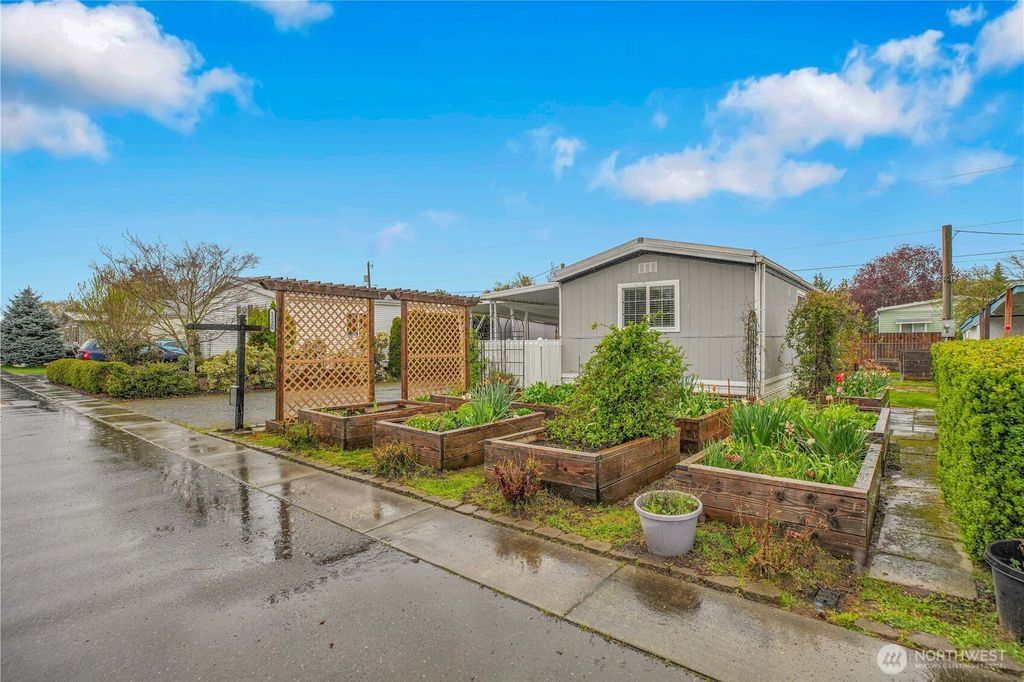 Photo of 1220 NE Knowles Dr Dr, Vancouver, WA 98685 (MLS # 2498136)