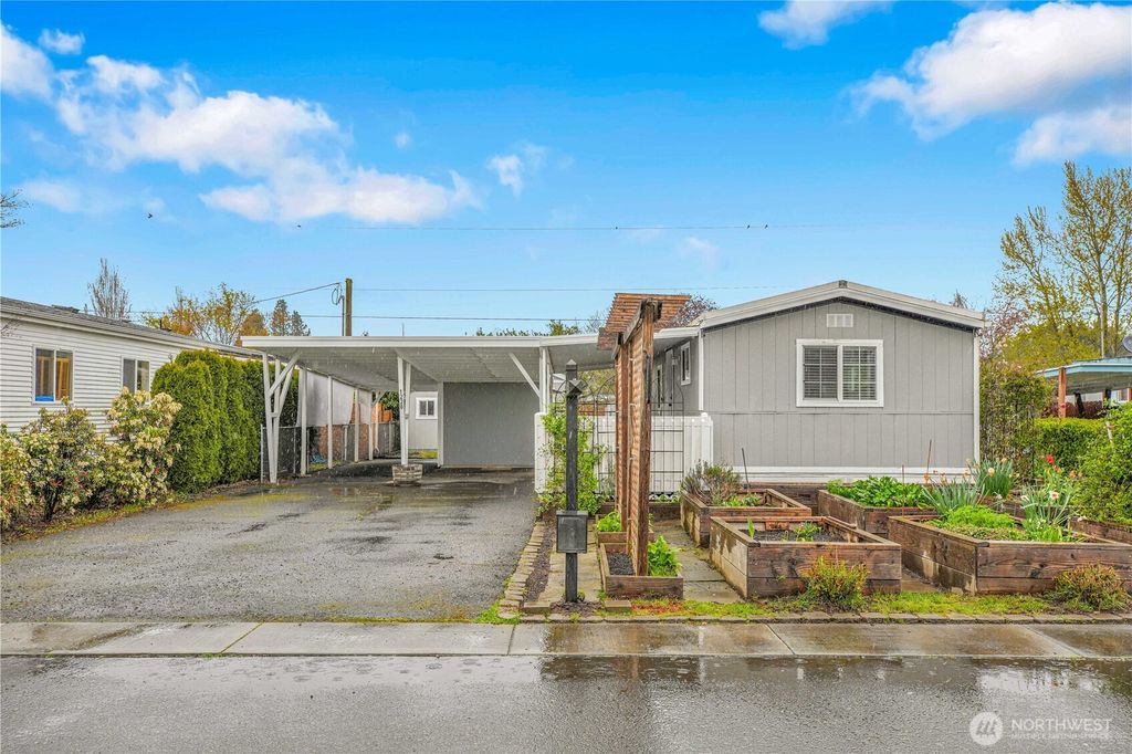 Photo of 1220 NE Knowles Dr Dr, Vancouver, WA 98685 (MLS # 2498136)