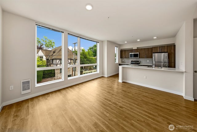 121 12th Avenue E 409 #409, Seattle