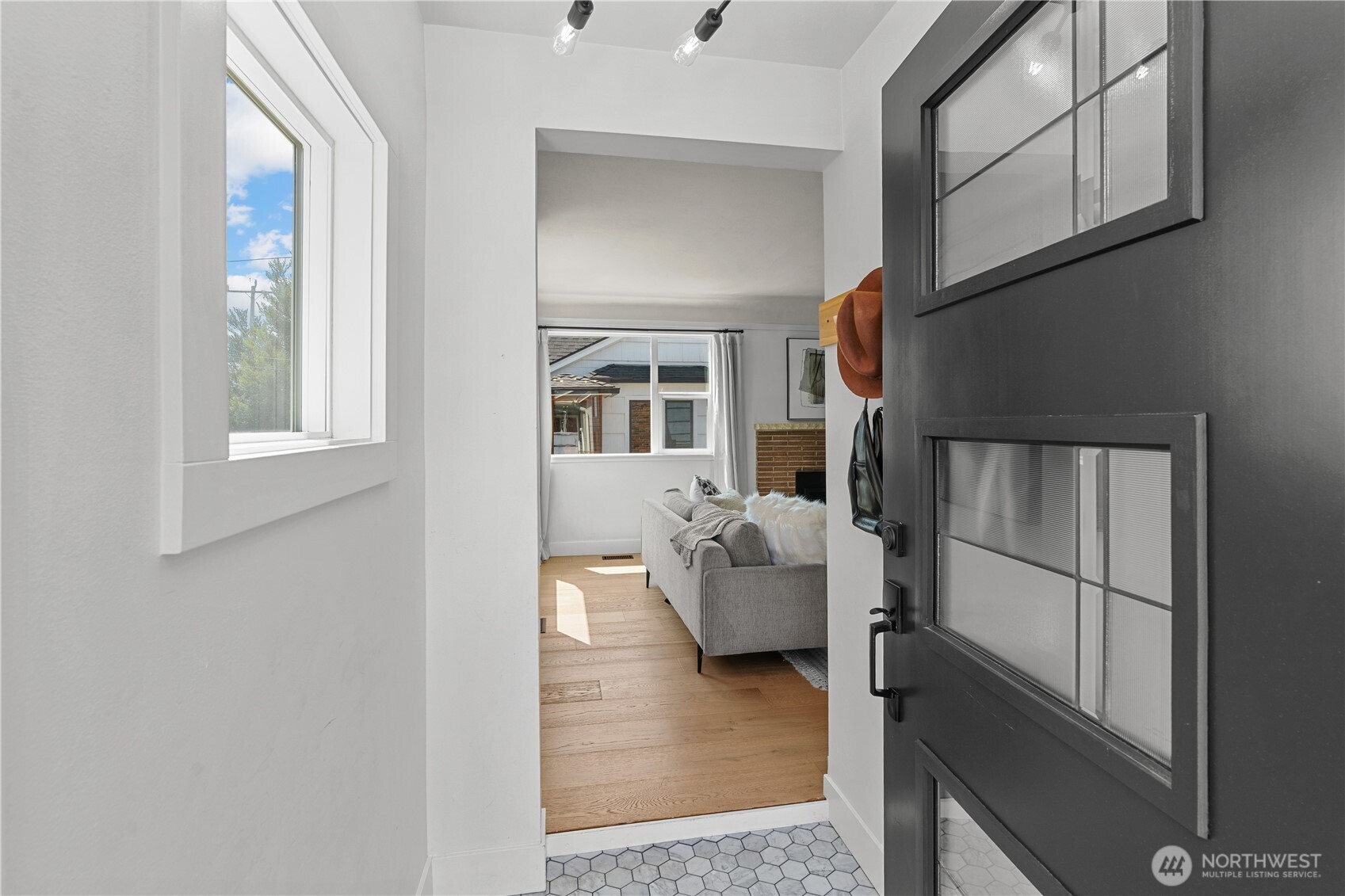 Seattle, Washington 98126, United States, 4 Bedrooms Bedrooms, ,2 BathroomsBathrooms,Residential,Active,177858