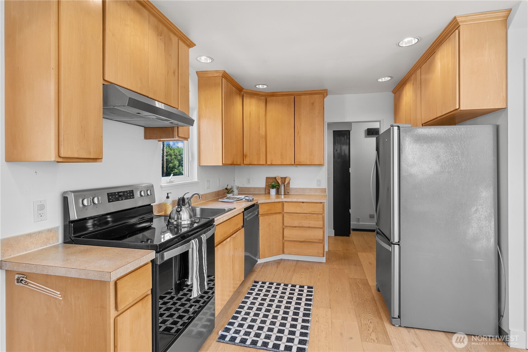 Seattle, Washington 98126, United States, 4 Bedrooms Bedrooms, ,2 BathroomsBathrooms,Residential,Active,177858