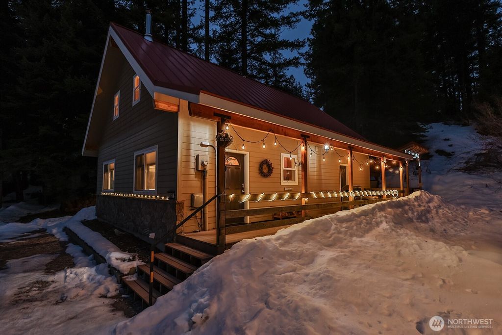 Photo of 2252 Riffle Drive, Leavenworth, WA 98826 (MLS # 2471879)