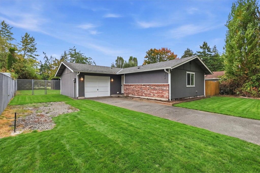 Photo of 214 E 88th St ST, Tacoma, WA 98445 (MLS # 2593138)