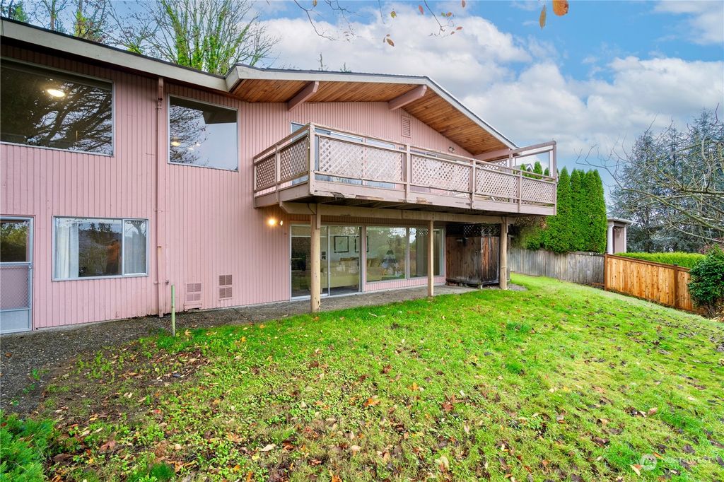 Photo of 11720 SE 77th Place, Newcastle, WA 98056 (MLS # 2314236)