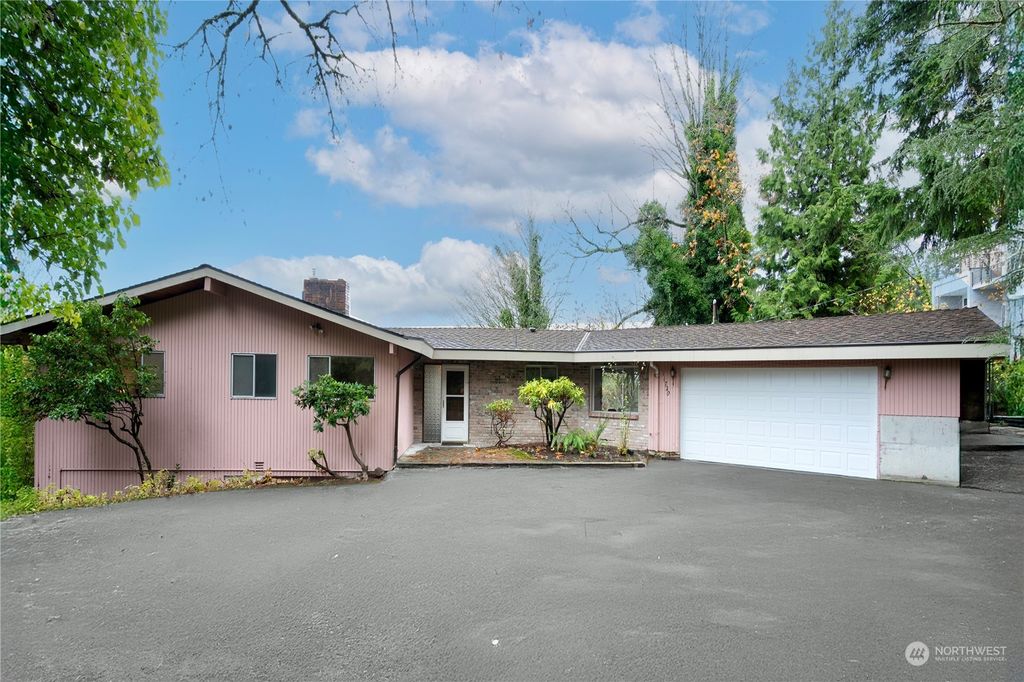 Photo of 11720 SE 77th Place, Newcastle, WA 98056 (MLS # 2314236)
