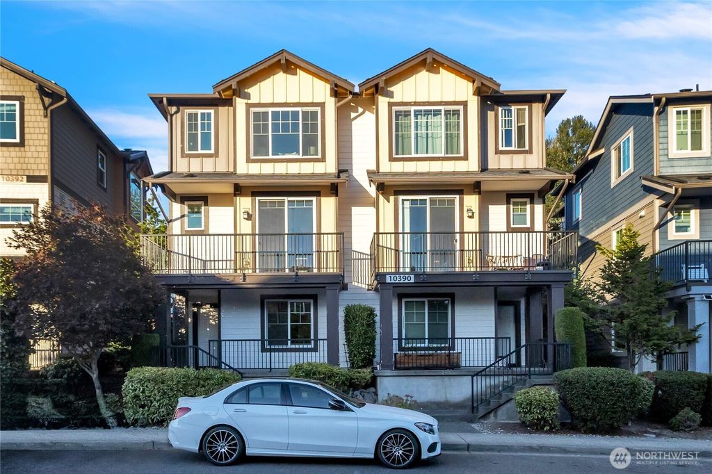 Photo of 10390 156th Place NE #102, Redmond, WA 98052 (MLS # 2435957)