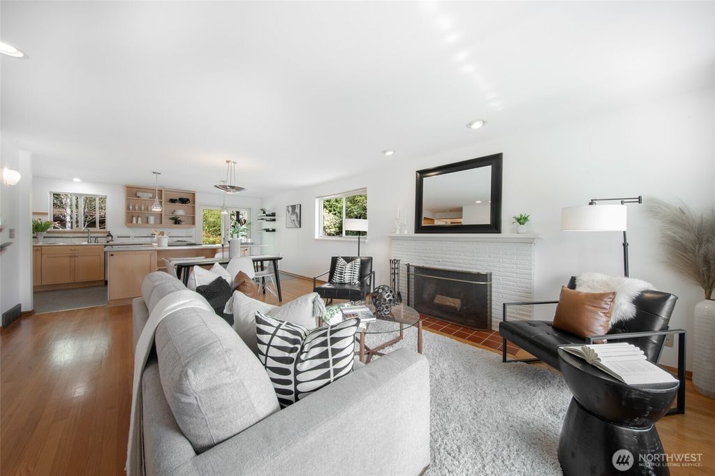Photo of 2508 NE 130th Street, Seattle, WA 98125 (MLS # 2352776)