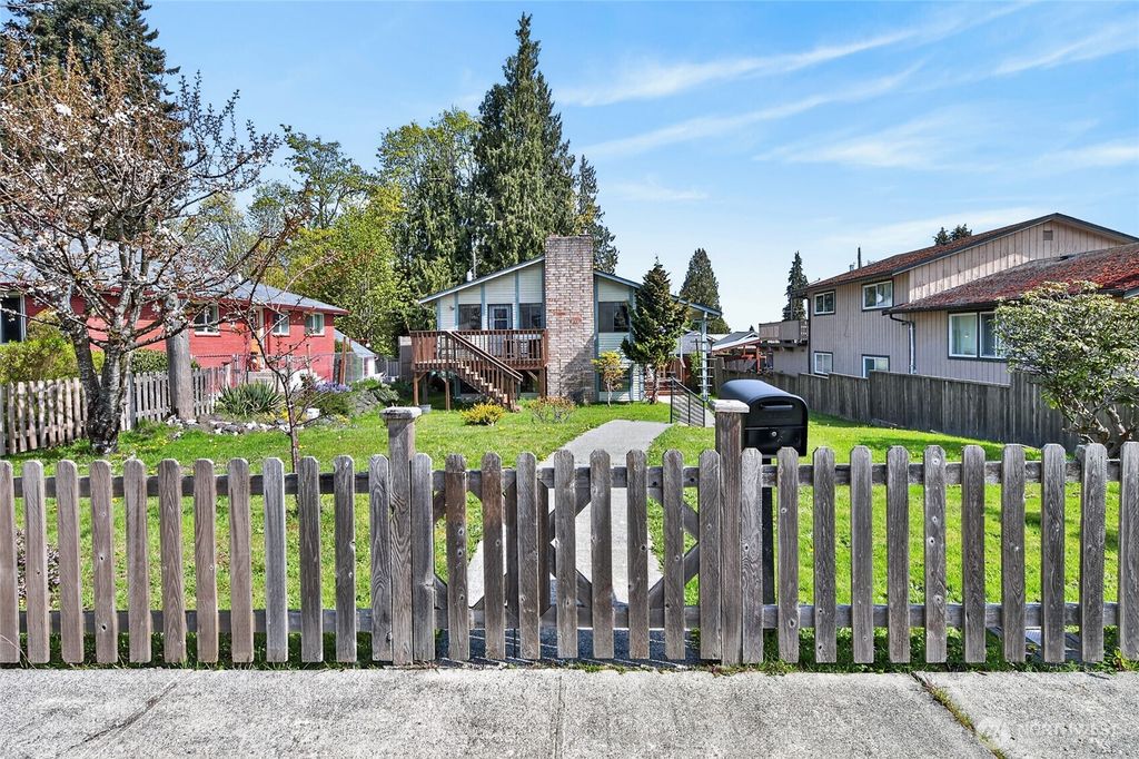 Photo of 313 W 14th Street, Port Angeles, WA 98362 (MLS # 2509396)