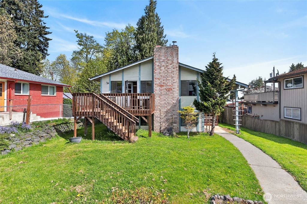 Photo of 313 W 14th Street, Port Angeles, WA 98362 (MLS # 2509396)