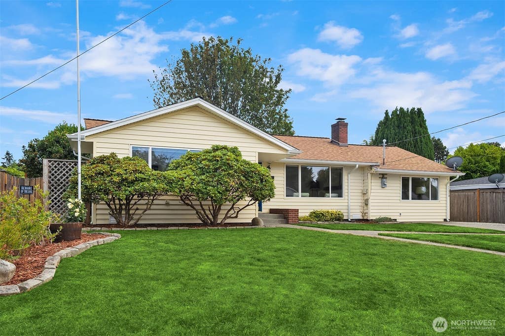 Photo of 11510 27th Avenue SW, Burien, WA 98146 (MLS # 2563742)