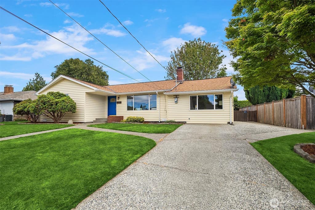 Photo of 11510 27th Avenue SW, Burien, WA 98146 (MLS # 2563742)